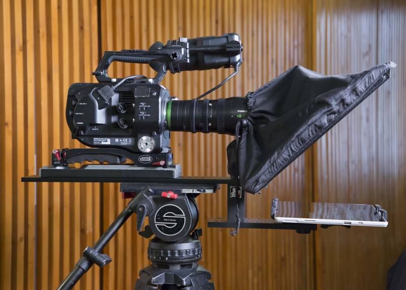 Location prompteur prompter téléprompteur télé tv tvprompter data vidéo cinéma interview la prod du sud texte audiovisuel plateau set rental rent marseille